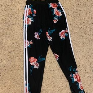 Black flowered sweatpants -size small